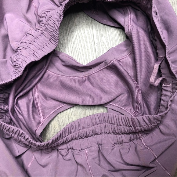 Lululemon Hotty Hot Short II *2.5" - Picture 6 of 6